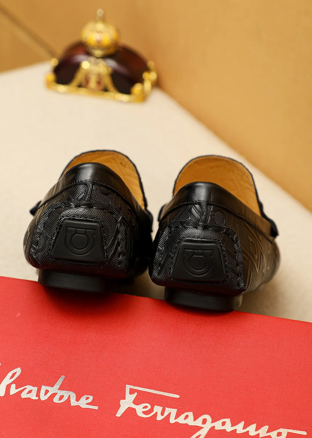 Men's shoes 💰380 💐 Product trademark: Ferragamo "Ferragamo" bean shoes Regular size: 38-44 (45.46.47🉑️Customized) Product materials: Selected imported calfskin embossed upper + classic hardware buckle, imported pig leather lining. Strong three-dimensional visual effect, original outsole color: 1⃣️color optional